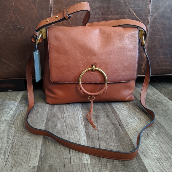 Vince Camuto Handbags - 👜SOLD👜Vince Camuto 'Regan' leather crossbody